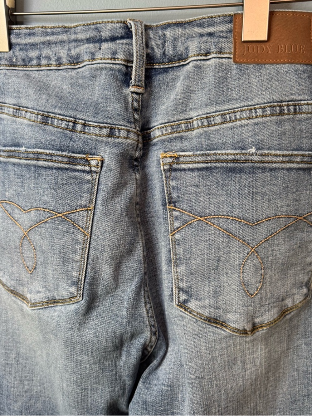 Judy Blue Boyfriend Fit Distressed Raw Hem Jeans. Size 16W (actual 31x33) - Picture 8 of 13